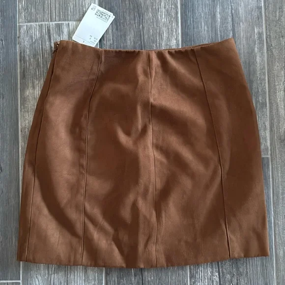 H&M Faux Suede Mini Skirt | Brown | Size 2 | Chic & Trendy - Picture 1 of 3